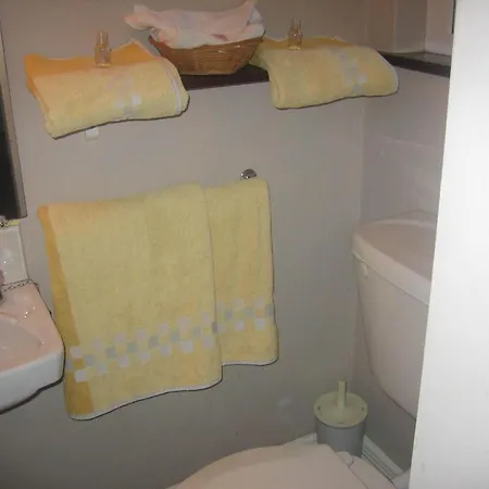 Breezy Heights Bed & Breakfast 3*